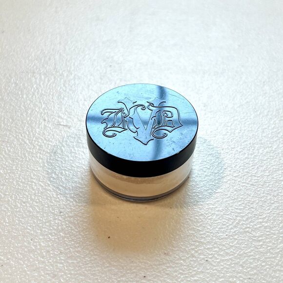 KVD Kat Von D Beauty Mini Setting Powder Discontinued Translucent - Picture 1 of 3